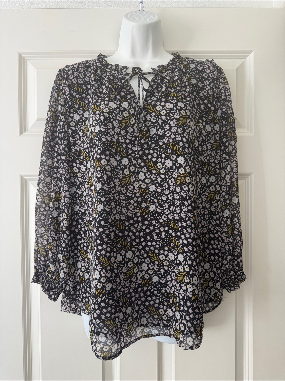 Loft Women's Black Floral Ruffle Tie-Neck Blouse size M
